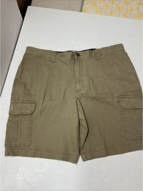 Read Head Cargo Shorts Size. 40 In New Condition